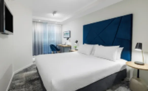 弗林德斯街布雷迪公寓酒店