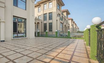 Fengyang Four Seasons Holiday Hotel (Dalian Jinshitan Discover Kingdom)