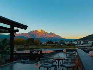 麗江閑雲溪月雪山花園庭院