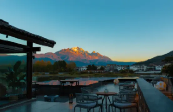 EARTHGAZE•STARSPANNG: 180-Degree Snow Mountain View Homestay (Lijiang Ancient Town Branch) โรงแรมใน