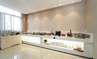 City Comfort Inn Hotel (Yichang Zhijiang Qixing Square Guomao)