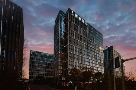 Lavande Hotel (Kunming Changshui International Airport Terminal Platinum Port Modern Plaza)