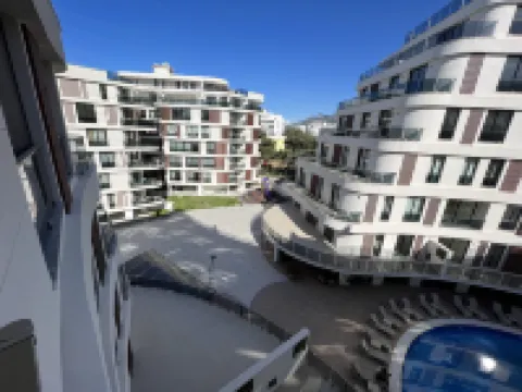 Spa, Gym, Pool, Netflix Included, Central