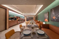 Orange Hotel (Xinyi Administrative Center Zhongwu Road)