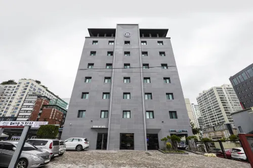 布朗點飯店水原市政廳 - 停車場