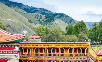 Kangding Huaxiang Siyizhijia Homestay