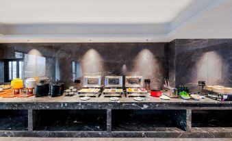 Yixuan International Hotel (Zhongshan Pedestrian Street Rongcheng Tianjie Branch)