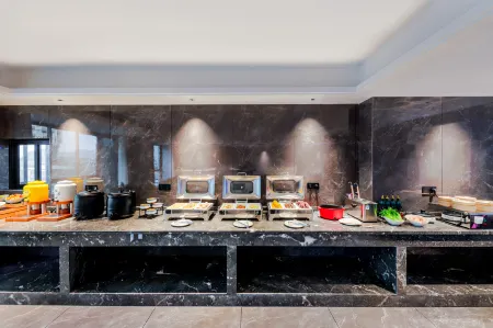 Yixuan International Hotel (Zhongshan Pedestrian Street Rongcheng Tianjie Branch) Отели в г. Чжуншань