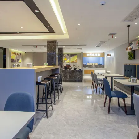 Homeinn Selected Hotel (Anqing Jixian North Road Railway Station)