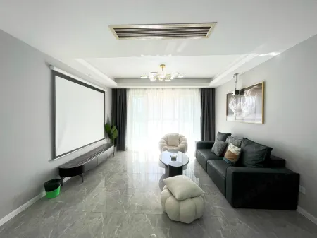 Pinke Service Apartment