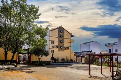 Wuhan huxingju farm machinery town Отели рядом с достопримечательностью «Пейзажный район Мулан Сантайшань»