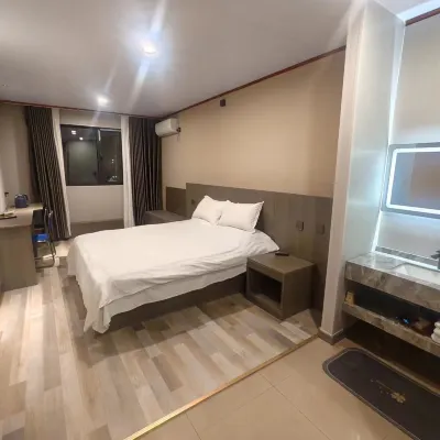 AA Hotel (Jimo Bailian Outlet) Hotels near Lancun Railway Station