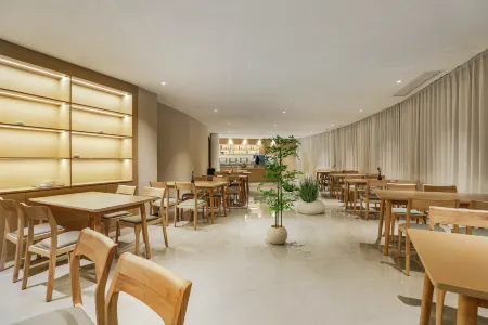 Yuecheng Four Seasons Hotel (Dejiang People's Park)