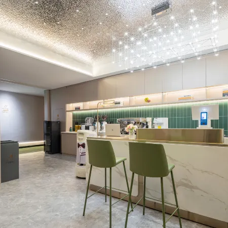 Baichen Future Hotel (Xuchang High-speed Railway East Station Pangdonglai Yunding)