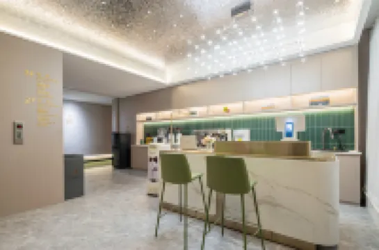 Baichen Future Hotel (Xuchang High-speed Railway East Station Pangdonglai Yunding)