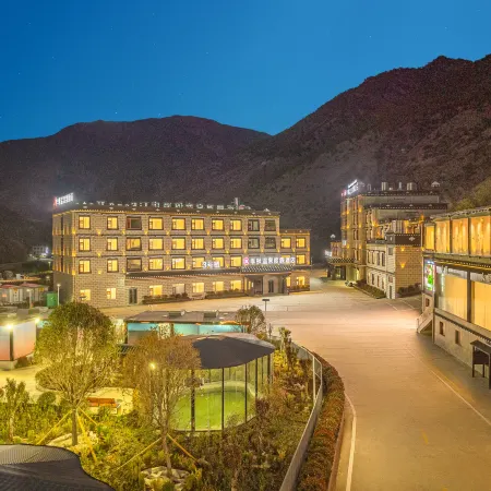 Daocheng Jifeng Hot Springs Resort Hotel