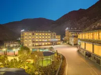 稲城季楓国際温泉リゾートホテル Langjiling Temple of Gongga周辺のホテル