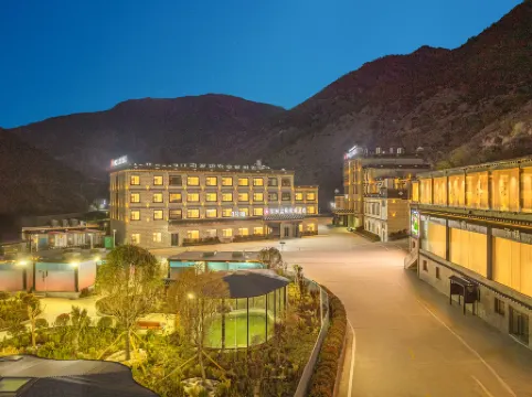 Daocheng Jifeng Hot Springs Resort Hotel