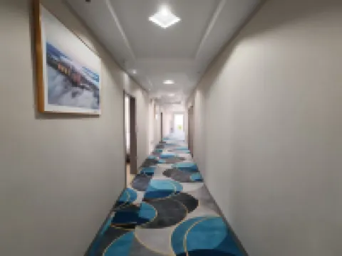 Yixuan Express Hotel (Fengdu Ghost Town)