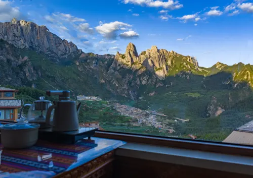 Cloud Summit Panorama Homestay (Dari Observation Deck Branch) - con vistas a la montaña