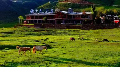 Shifang Cloud Retreat at Wumeng Grassland