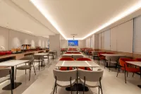 โรงแรมวอร์มซีซั่นเซเลคชั่น สาขาสะพานไหวซา ซานโถว - บริการรถรับส่ง