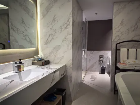 Xi'an Hi-Tech Yihua International Hotel Отели рядом с достопримечательностью «Tiandiyuan Yuexi Square»