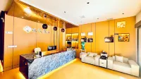 Modern Holiday Inn & Home