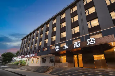 Jifeng Hotel (Beijing University of Science and Technology Beishatan Subway Station Branch) โรงแรมในพื้นที่ซางตี้และจงกวนชุน
