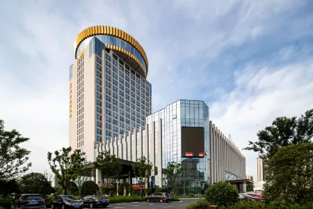 Grand Honor Hotel Отели рядом с достопримечательностью «PRC Cradle Tourism Area»