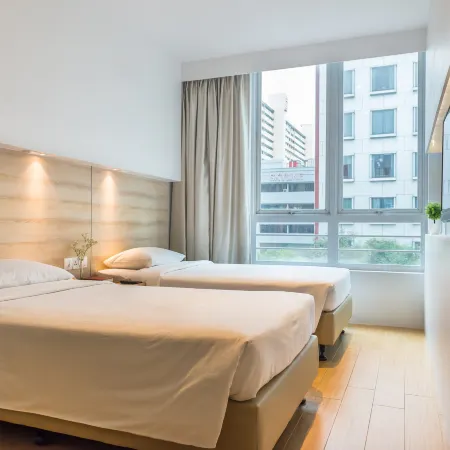 Summer View Hotel Отели рядом с достопримечательностью «Улица Ватерлоо»