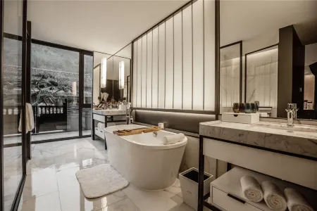 JUN Boutique,Dongqian Lake Отели рядом с достопримечательностью «Erlingshan Hot Spring»