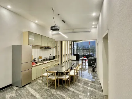 Zhaoqing Shiyanshe Homestay Отели рядом с достопримечательностью «Qixingyan Archway Square»