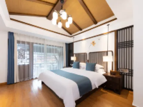 Muse Light Luxury River View Hostel Hotels in Fenghuang