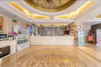 Vienna Hotel (Zhongshan Dengdu Guzhen Store) - parking