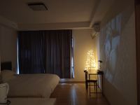 广州明亮公寓 - 投影仪豪华大床房（手机投屏）
