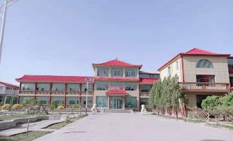 Helan Taohua Village Leisure Hotel