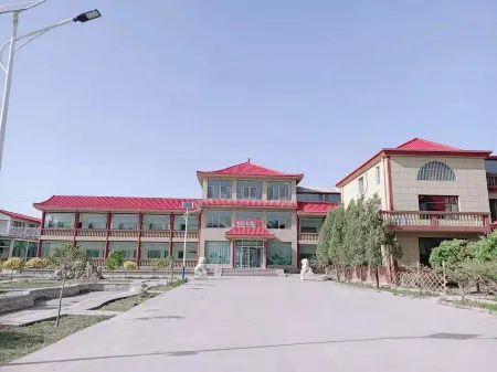 Helan Taohua Village Leisure Hotel