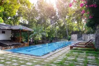 The Strand Boutique Resort - Romantic