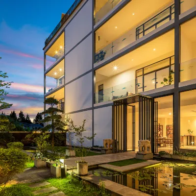Qijing Mountain Court Hotel (Yangshuo Shili Hualang Yulong River) Hotels near Longmen Water Cave