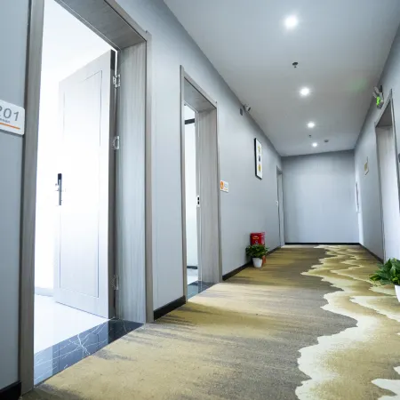 Riste Hotel (Luoxin industrial cluster, Xin'an County)