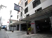 Kun Hotel Hotels near Wat Sala Loi