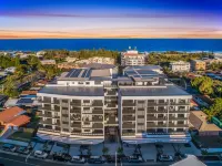 Hedge Apartments by CLLIX Hotels near Point Cartwright Lighthouse