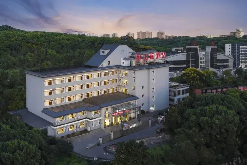 Shanzhuang Hotel (Yichang CBD Shopping Center Yiling Plaza Branch)