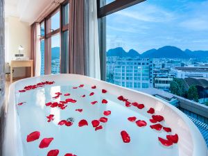 Guilin platinum House Hotel(Two Rivers and Four Lakes Mixc City Store)