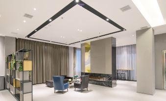 Ease Hotel (Dandong Railway Station Post and Telecommunications Building)