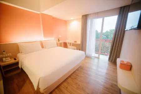 The Bountie Hotel & Convention Centre Отели в г. Cikole