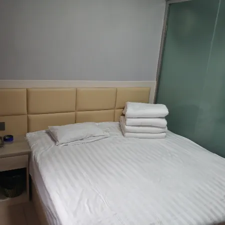 Lingshi Zhiling Hotel