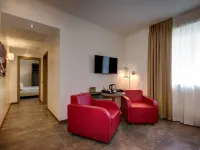 كليما هوتل ميلانو فيري Hotels near كيو تي أوتو