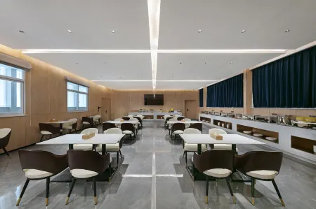 Starway Hotel (Lan Khao Wang Lake) Отели рядом со станцией Lankao Railway Station